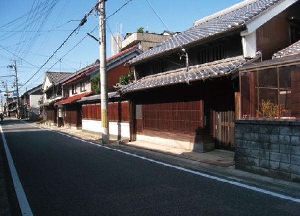 【ひめじ道】
秀吉が三万の大軍を姫路に移すため、改修してつくったことに由来をもつ道。