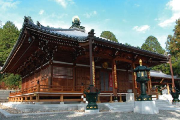 【金剛寺】
鬼追式は4月初旬第2日曜日