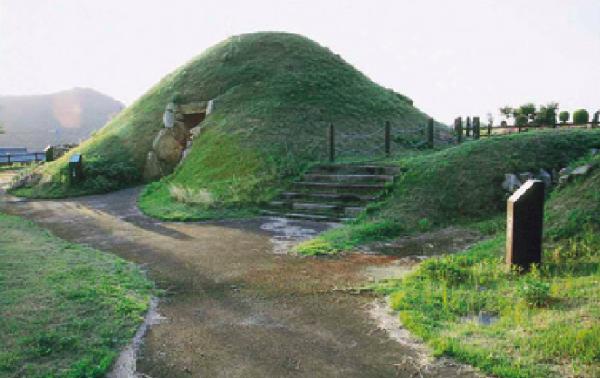 【正法寺古墳公園】
三木市を代表する古墳の一つ